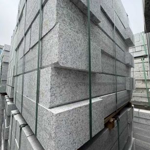 丽江芝麻白路牙石 马路牙子