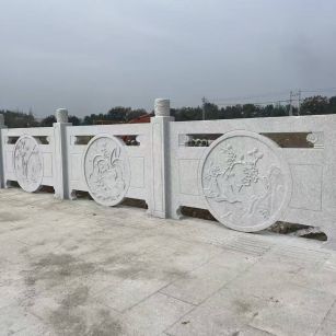 丽江芝麻白河道栏杆 石材栏杆
