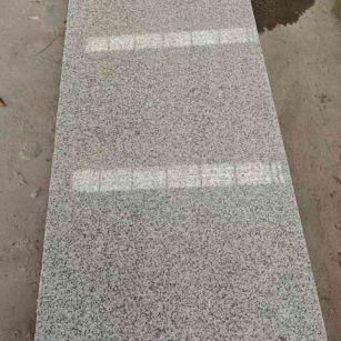 丽江芝麻白光面毛板