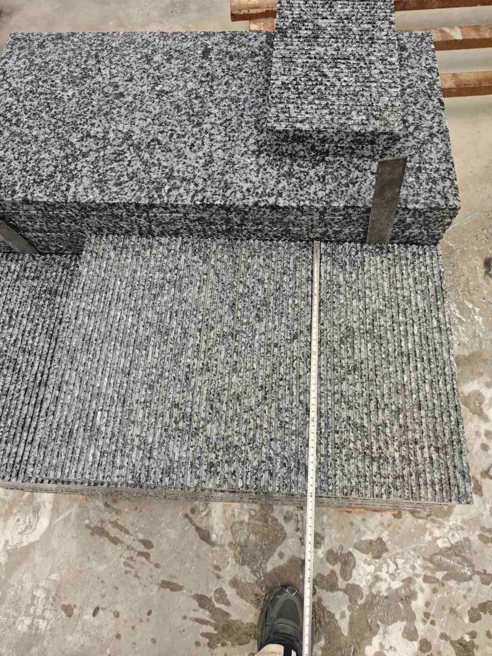 丽江芝麻黑拉丝面