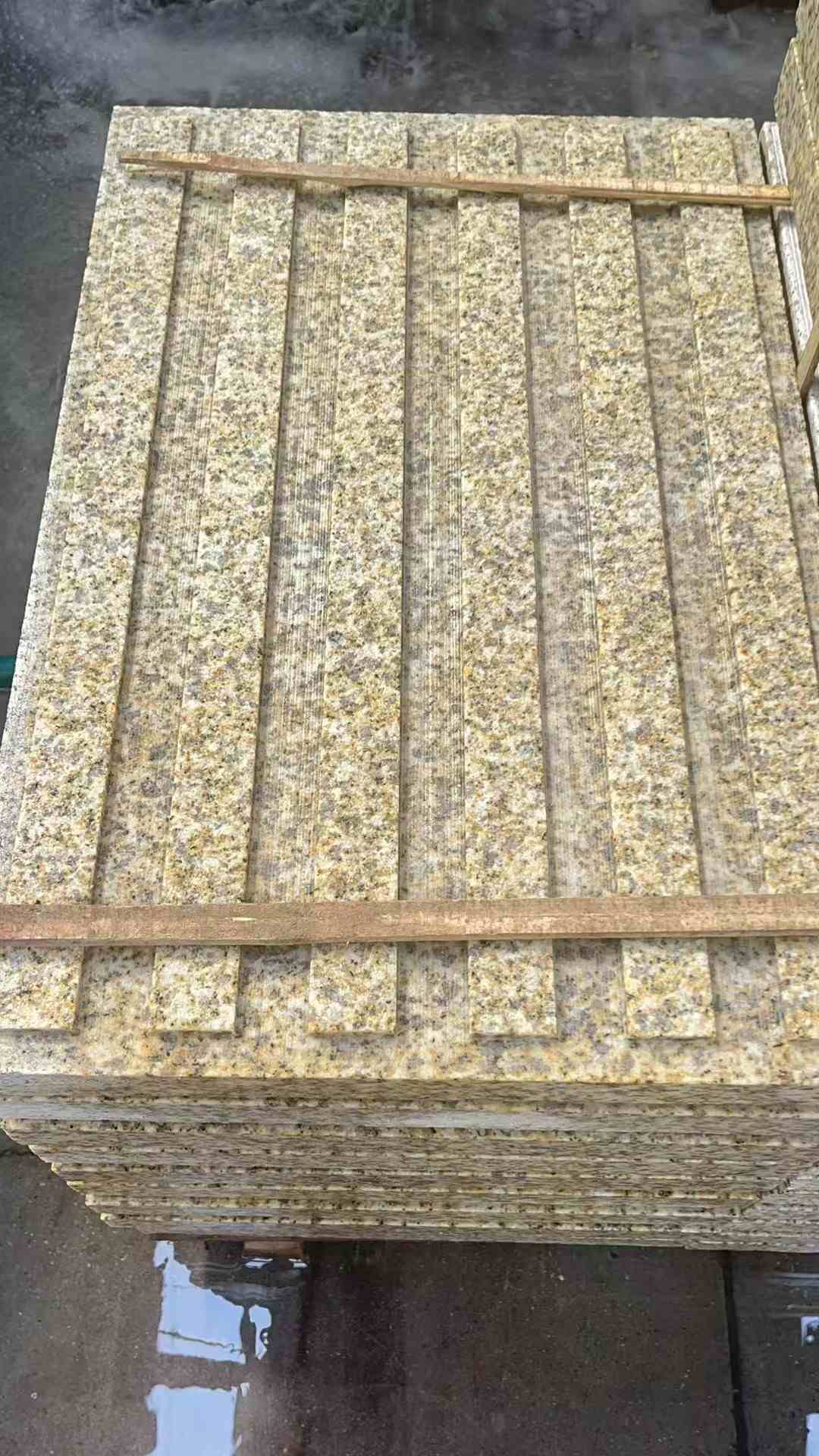丽江黄金麻盲道 石材盲道
