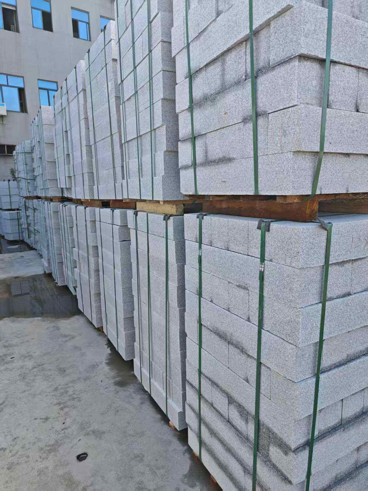 丽江芝麻白路牙石，路侧石