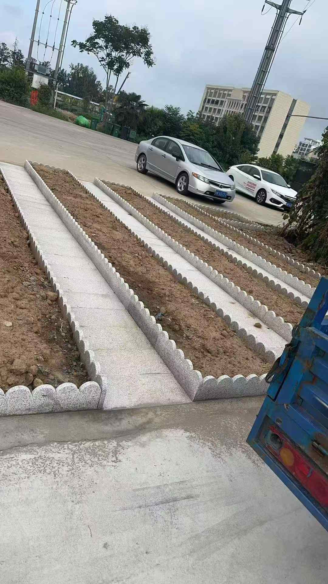 丽江芝麻白花边石