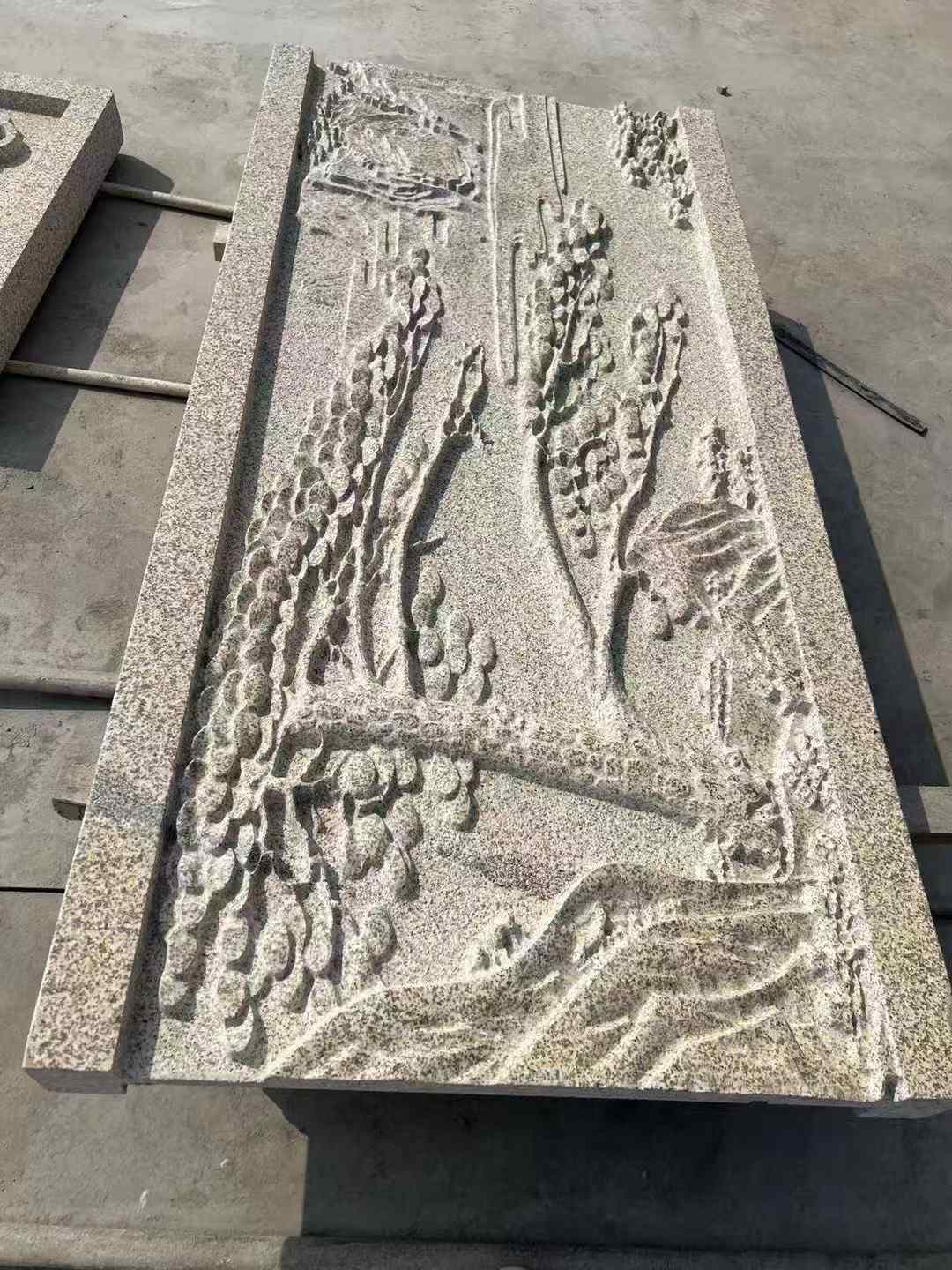 丽江黄金麻别墅雕刻版 别墅私人定制