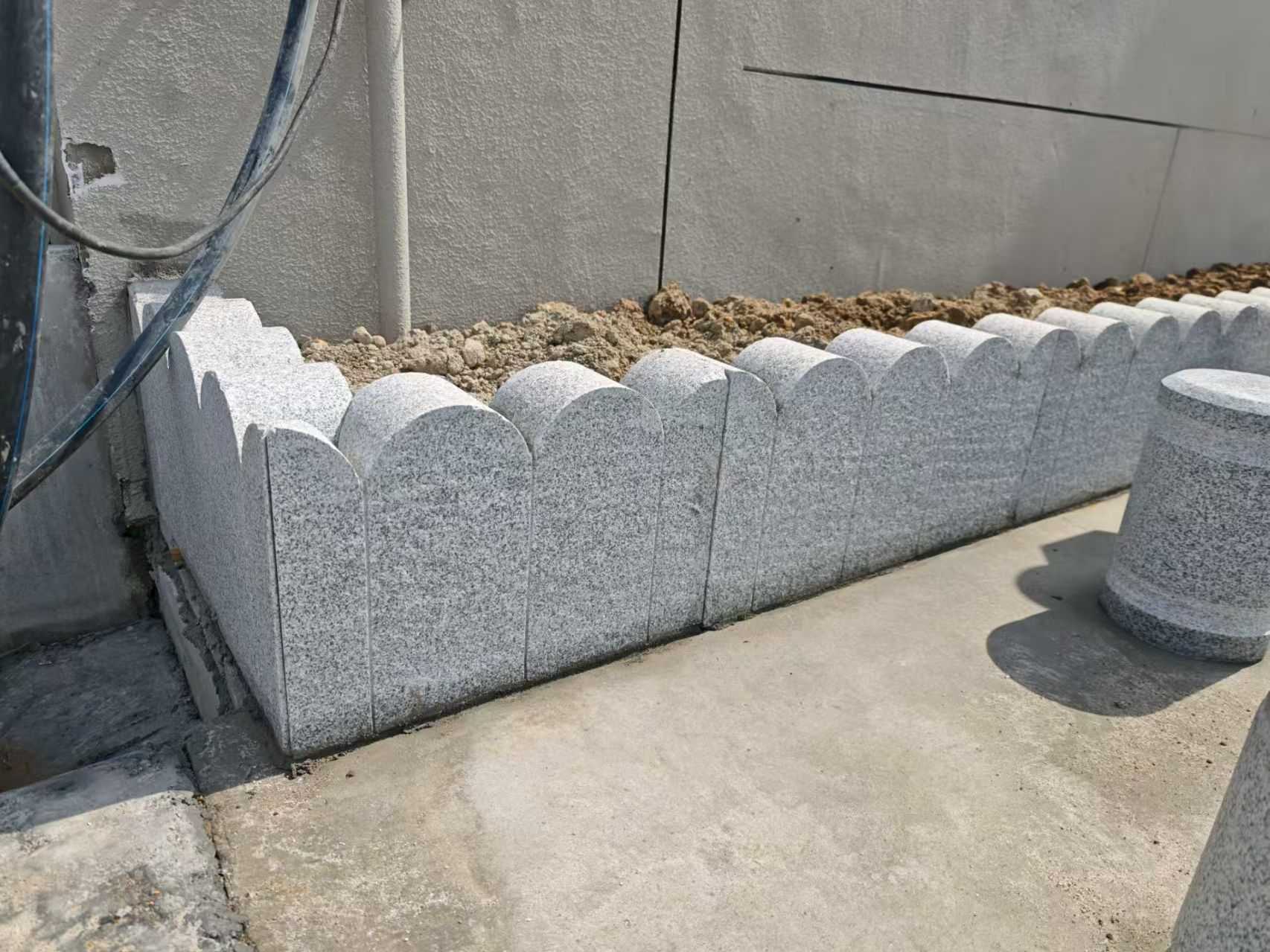 丽江芝麻白花边石  围边石