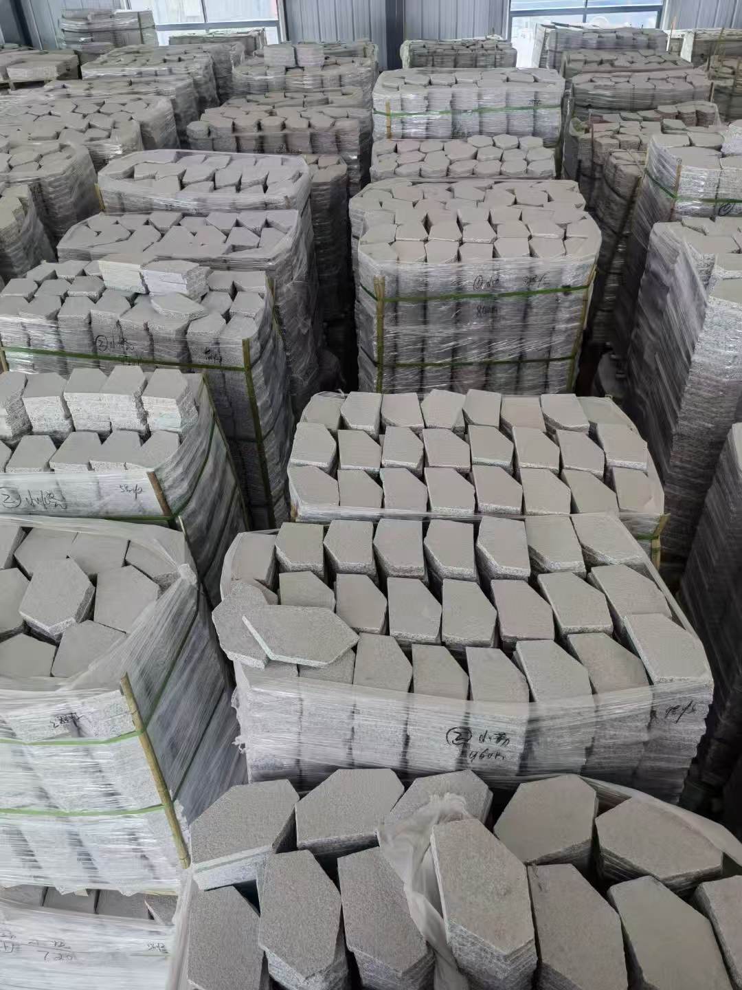 丽江芝麻白石材冰裂纹，碎拼。