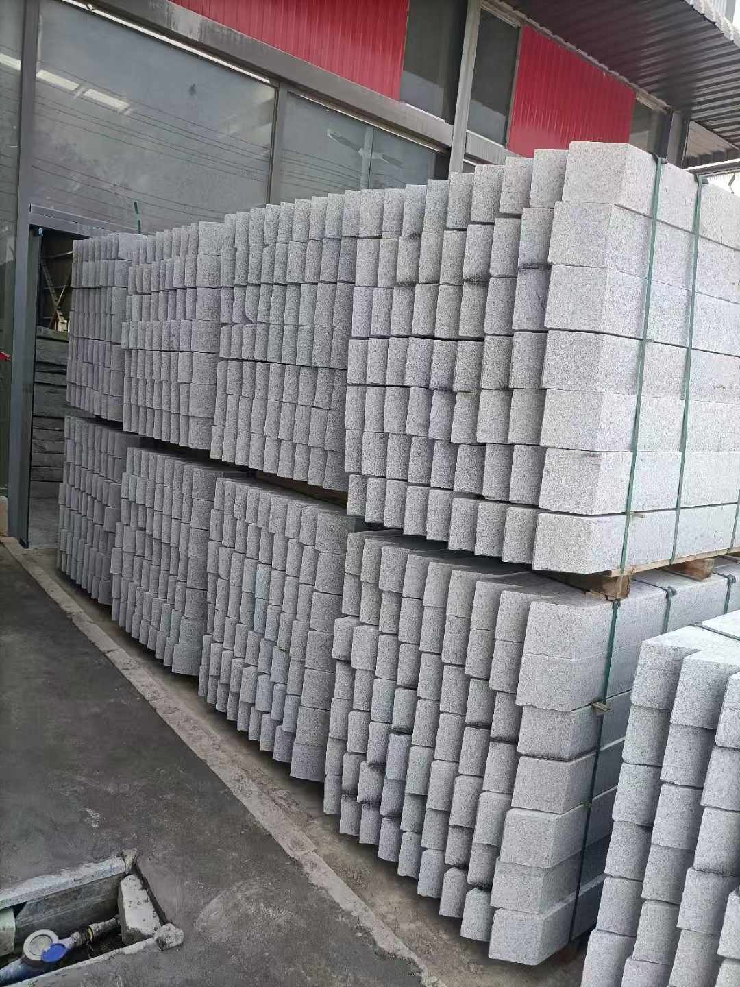 丽江芝麻白树围石 树池