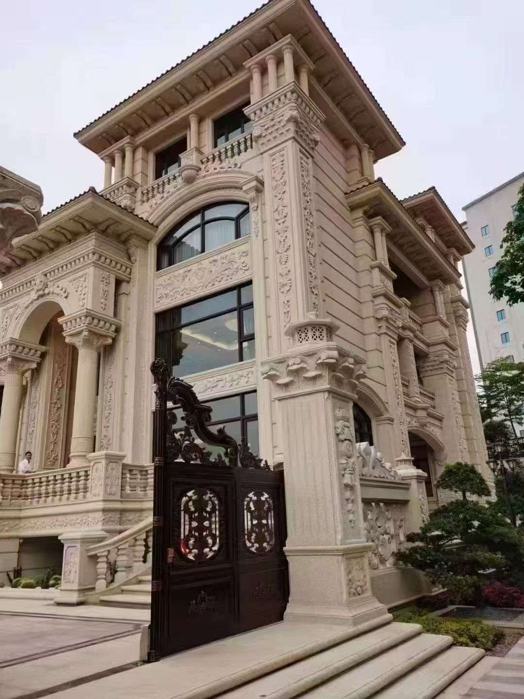 丽江黄金麻别墅外墙异形定制