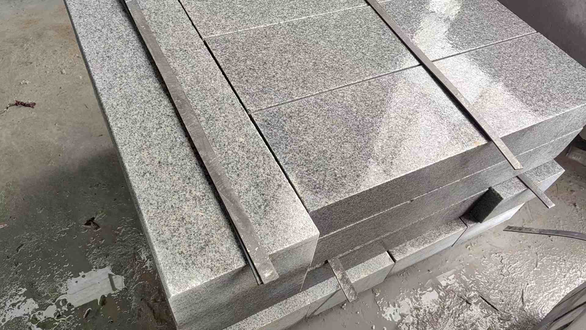 丽江芝麻灰 芝麻白 路牙石 路侧石 马路牙子